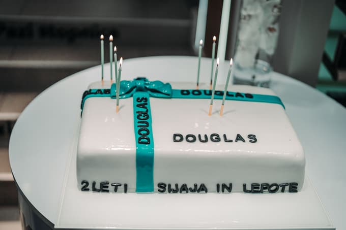 Parfumerije Douglas so praznovale dve leti poslovanja v Sloveniji
