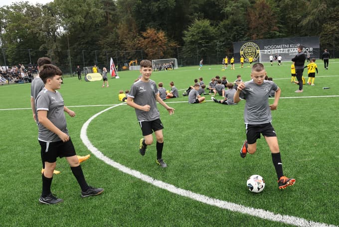 Novo nogometno igrišče z umetno travo na Pobrežju