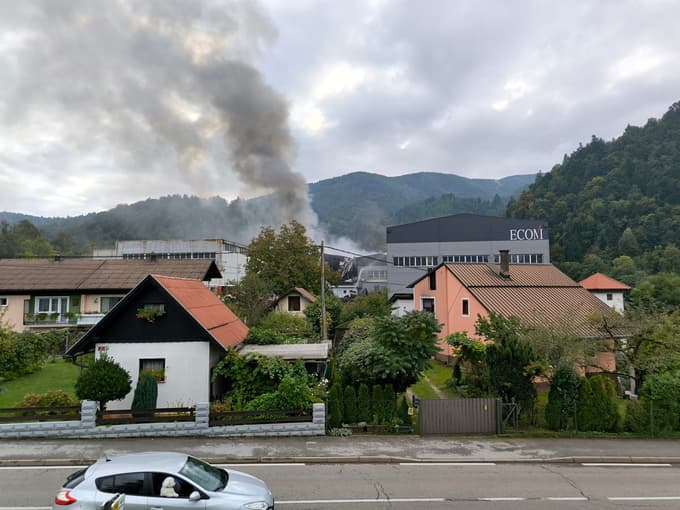 (FOTO) Požar v Rušah: Intervencija še poteka, požar je lokaliziran