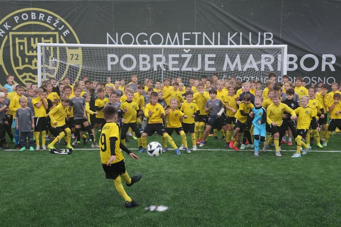 Nedavno je Pobrežje dobilo novo igrišče z umetno travo, ki je dalo nov zagon za rumeno-črne