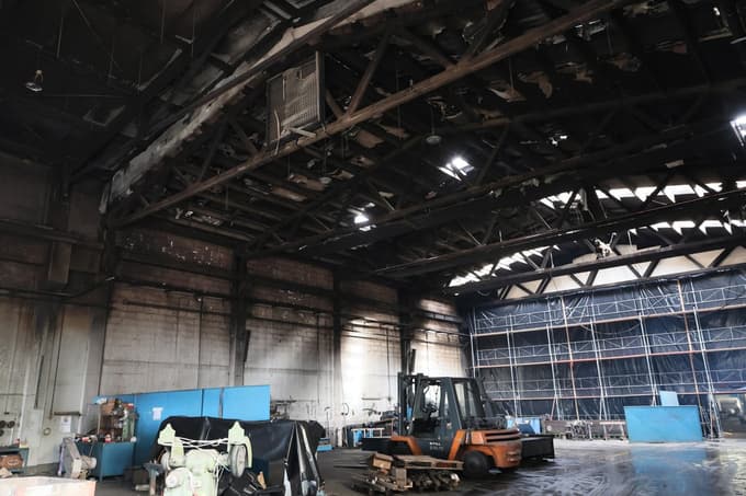 Ruše - Ob železnici - Gospodarstvo - Industrija - Minister Matjaž Han na ogledu škode, ki jo je povzročil požar v podjetju Ecom - posledice požara - škoda -