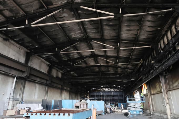 (FOTO) Po požaru v Rušah usoda dveh podjetij visi na nitki: Kaj je ob obisku povedal minister Han?