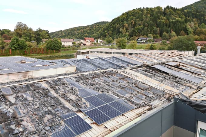 (FOTO) Po požaru v Rušah usoda dveh podjetij visi na nitki: Kaj je ob obisku povedal minister Han?