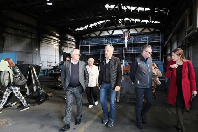 (FOTO) Po požaru v Rušah usoda dveh podjetij visi na nitki: Kaj je ob obisku povedal minister Han?