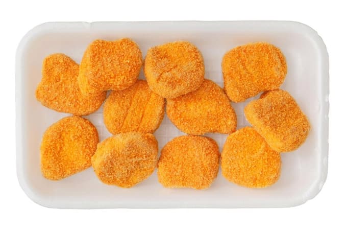 Koliko je v njih sploh mesa? Test priljubljenih piščančjih ocvrtkov prinesel nekaj neprijetnih ugotovitev