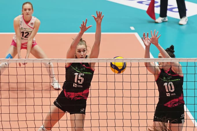 Bankirke so ostale brez dveh pomembnih igralk, Nike Milošič, levo, in Sonje Danilović.