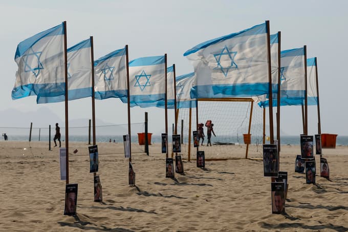 Po svetu so bili ob obletnici napadov kljub genocidu solidarni z Izraelom.  