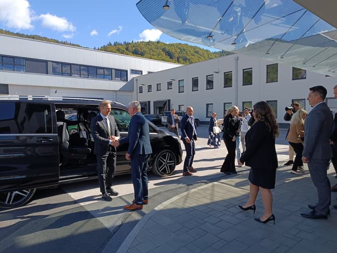 Predsednik vlade Robert Golob je obiskal tudi podjetje BSH. Sprejel ga je direktor Matija Petrin z ekipo.