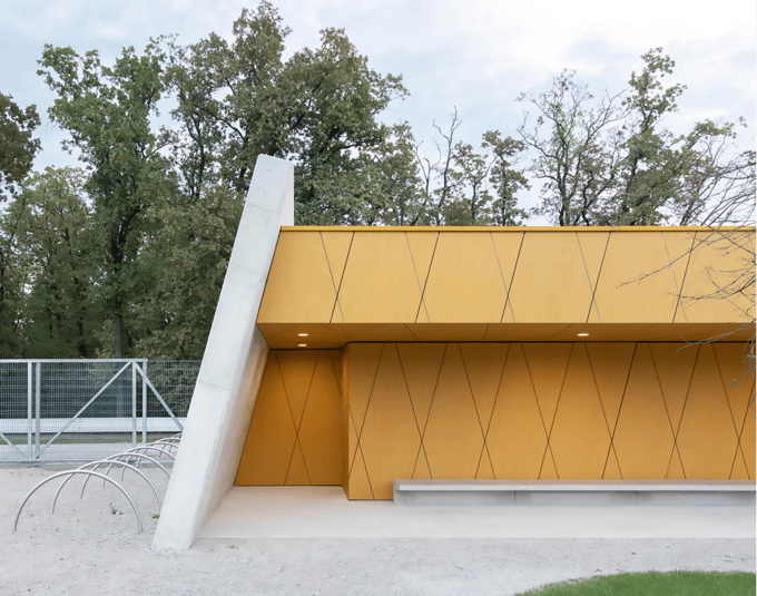 Nadkriti zunanji prostor.