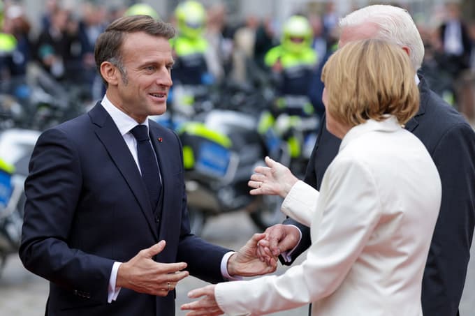 Francija se sooča s hudo politično krizo.