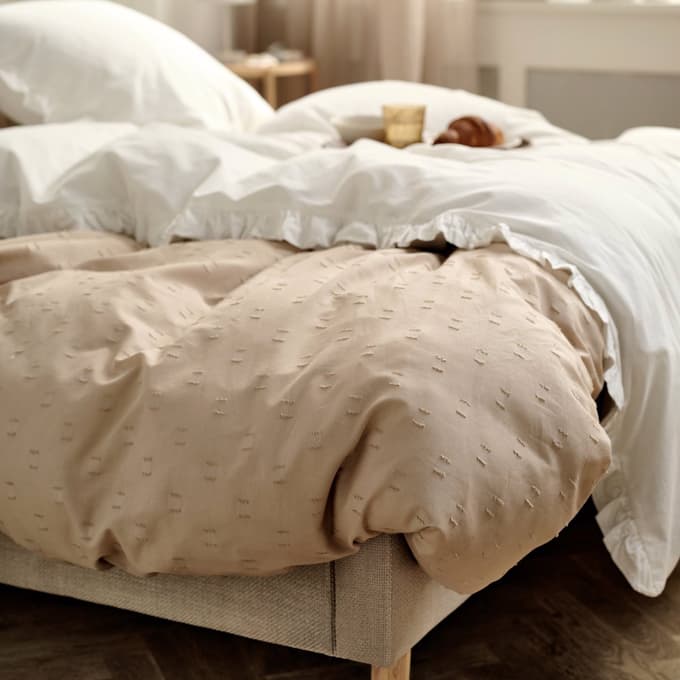 Zakaj je bombaž kralj dobrega spanca: Nasveti za naravno udobje v spalnici