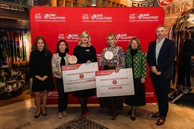 Podelitev v kategoriji pozitiven vpliv na zaposlene, družbo in skupnost.