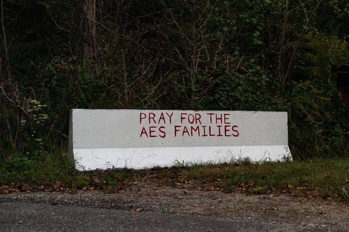 Po eksploziji v ameriški tovarni eksploziva pogrešajo najmanj 19 ljudi, stavba je povsem uničena