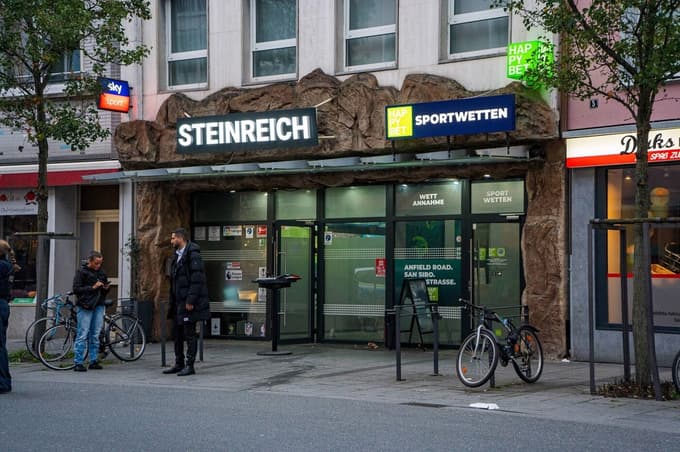 (FOTO) V športni stavnici v Nemčiji odjeknili streli, napadalec zbežal