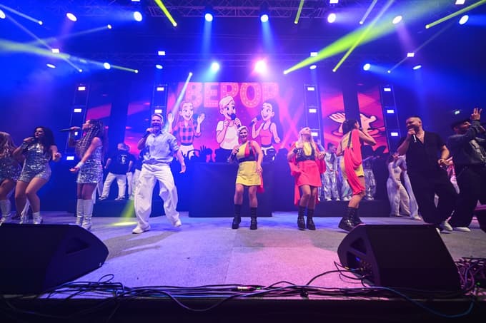 (FOTO) Zabava za zgodovino: Na Popstars šovu v Dvorani Tabor je "čagala" tudi mama Luke Dončića