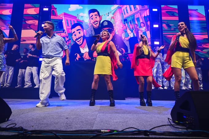 (FOTO) Zabava za zgodovino: Na Popstars šovu v Dvorani Tabor je "čagala" tudi mama Luke Dončića