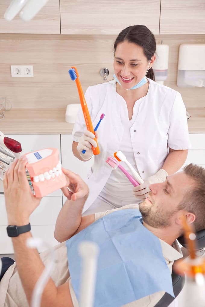 Ob 12:00 uri sem imel termin pri zobozdravniku. Ponovno nisem šel...