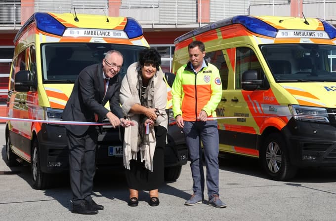 (FOTO) Dvojni državni prvaki in nova vozila: Mariborska nujna pomoč v vrhunski formi