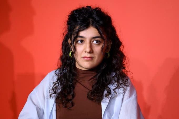 Pisateljica Nora Haddada je naslikala sliko generacije, ki črpa pogum iz obupa.