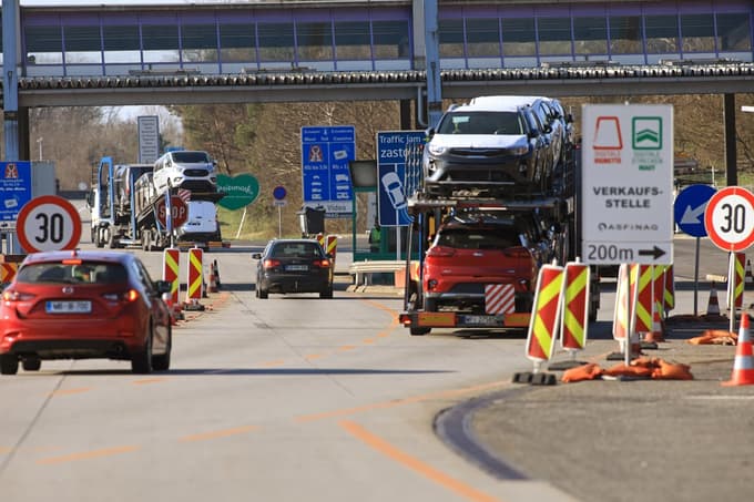 Bi bila res najbolj pravična rešitev za avtoceste v Avstriji, Italiji in Sloveniji "kilometrska, čezmejna cestnina"?