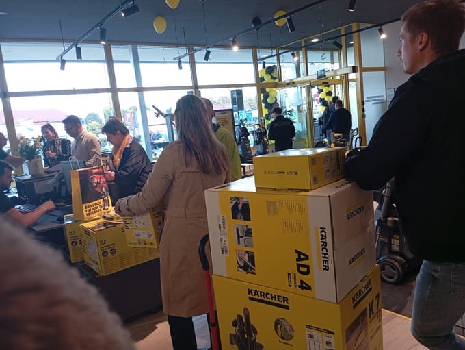 Nova trgovina na Teznu predstavlja tudi največji servisni center Kärcher v Sloveniji ter prvo poslovalnico s prevladujočo profesionalno ponudbo.