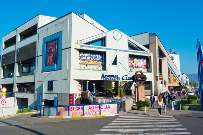 Groza na zagrebški avtobusni postaji: Maročan brutalno napadel mlado policistko in ves čas ponavljal isti stavek