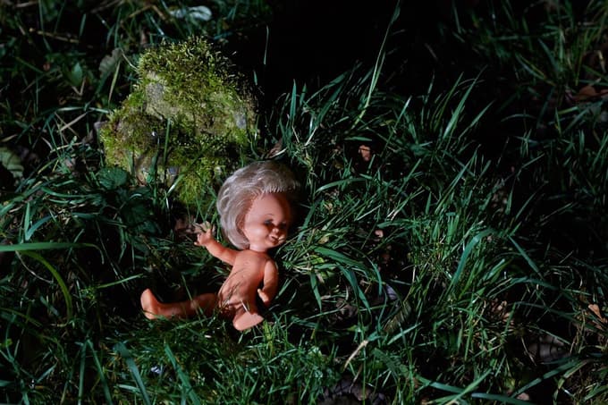 V mnogih skupnostih velja rojstvo deklice za sramoto in finančno breme, saj se tradicionalno pričakuje, da bodo starši ob poroki hčerke plačali visoko doto. Fotografija je simbolična.