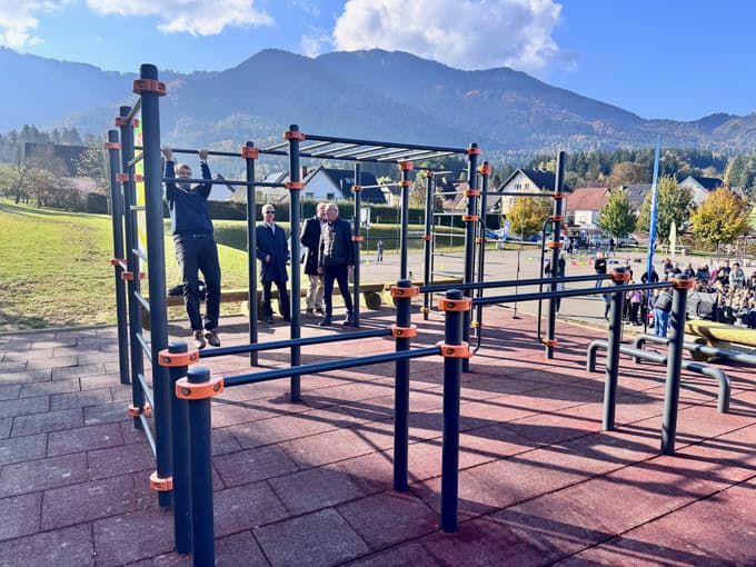 Jekleni poligon, Kotlje