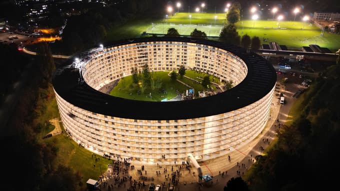 (FOTO) Kaj je posebnega na tej dirkalni stezi, da je privabila dva tisoč tekačev?