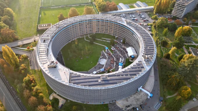 (FOTO) Kaj je posebnega na tej dirkalni stezi, da je privabila dva tisoč tekačev?