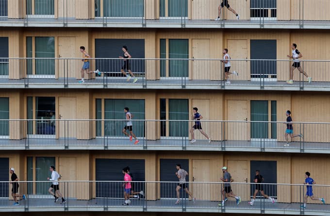 (FOTO) Kaj je posebnega na tej dirkalni stezi, da je privabila dva tisoč tekačev?