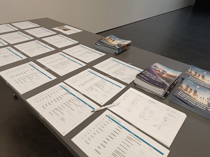 Zbor slovenskih prevoznikov v Celju je vladi dal časa do decembra, da vsaj del njihovih težav uredi.