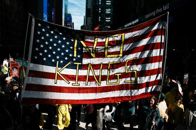 (FOTO in VIDEO) V ZDA se začenjajo protesti proti Trumpu