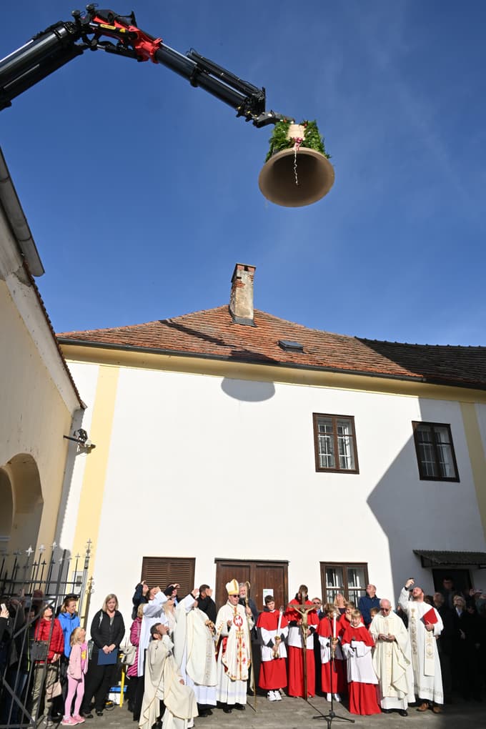 (FOTO) Velik praznik za kraj in župnijo: Cerkev sv. Štefana na Spodnji Polskavi ima po sto letih spet tri zvonove