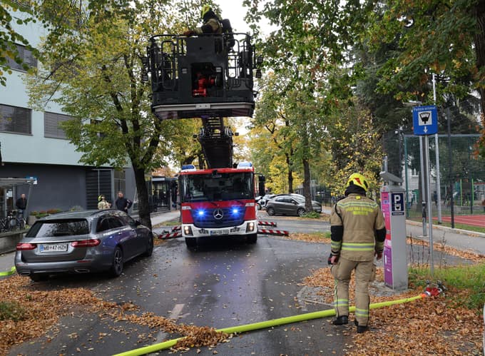 (FOTO in VIDEO) Na Taboru evakuirali študente