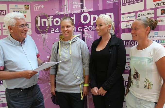 Leta 2014 na predstavitvi turnirja Infond open; od leve: predsednik ŽTK Maribor Drago Završnik, Maša Zec Peškirić, Tadeja Majerič, Tina Pisnik
