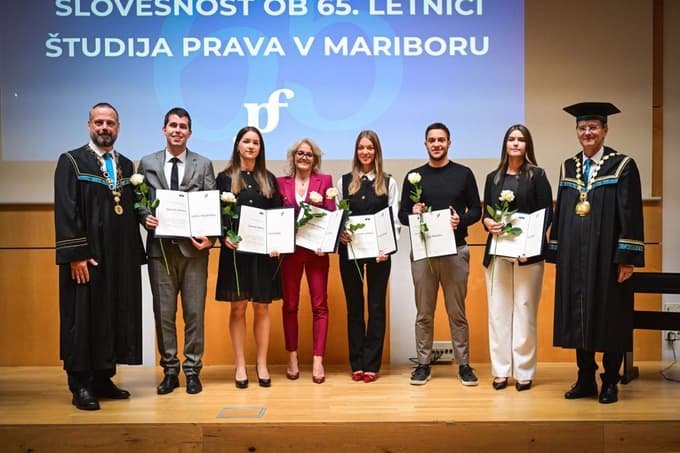 Na dogodku so podelili priznanja, pohvale in zahvale dekana študentom, ki so v preteklem obdobju izstopali po svojih dosežkih.