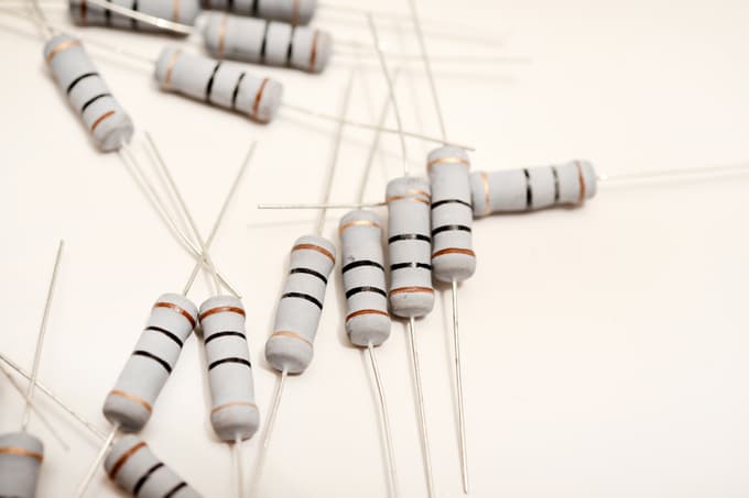 Keramični upor za elektronske naprave