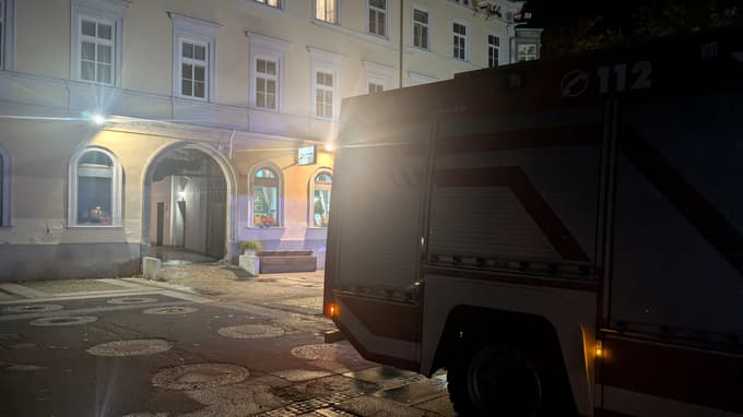 (FOTO) V centru Maribora zvečer na delu tri gasilska društva