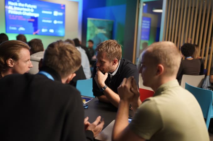 (FOTO) Hack the Future Hackathon 2025 navdušil z rešitvami za prihodnost financ in zavarovalništva