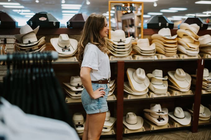 (VIDEO) Zdaj je jasno, kaj je Saša Lešnjek počela s Fehtarji v Dallasu: "S fanti smo se odlično ujeli"