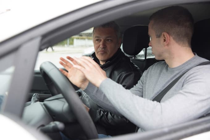 Pet stvari, ki jih danes vsak inštruktor želi, da veš, preden sedeš za volan