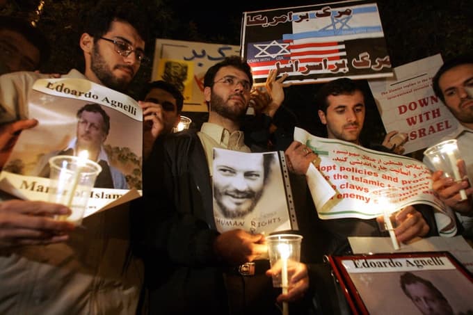 Leta 2005 so se obletnice njegove skrivnostne smrti spomnili študenti v Teheranu. 