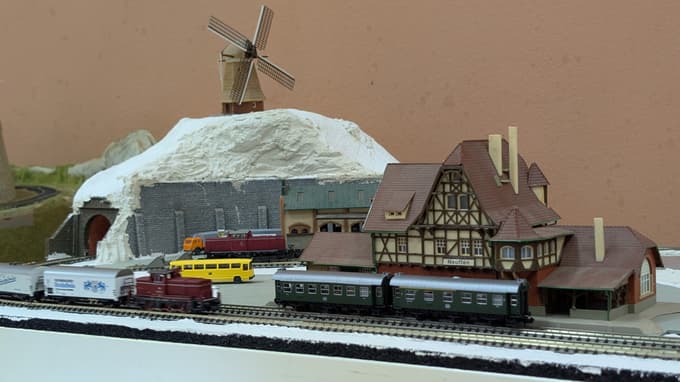 (FOTO in VIDEO) Nad modeli vlakovnih kompozicij navdušeni tako stari kot mladi