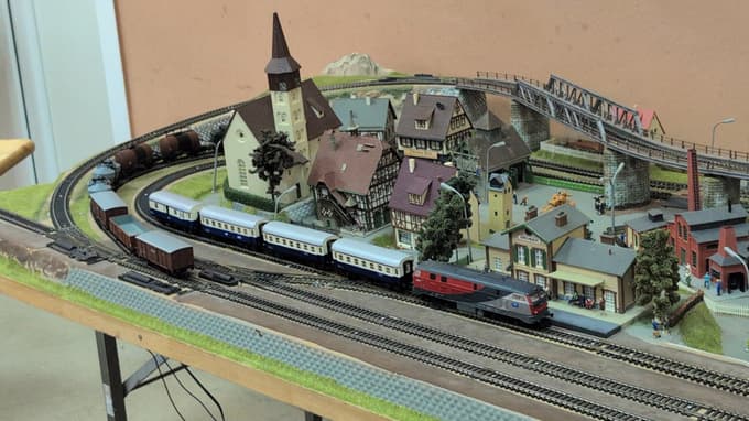 (FOTO in VIDEO) Nad modeli vlakovnih kompozicij navdušeni tako stari kot mladi