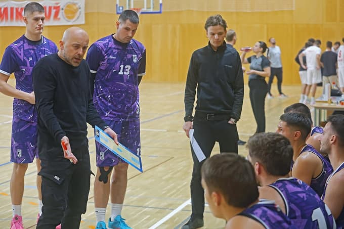 Četa Aleksandra Čikića (s tablo) tudi uradno vstopa v boj za drugo ligo. 