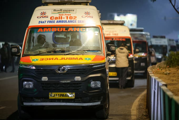 (FOTO) Po eksploziji avtomobila v New Delhiju več mrtvih in ranjenih. Koliko, še ni potrjeno