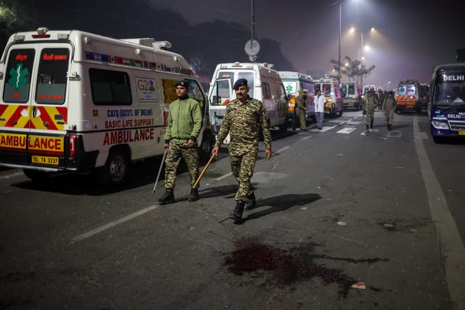 (FOTO) Po eksploziji avtomobila v New Delhiju več mrtvih in ranjenih. Koliko, še ni potrjeno