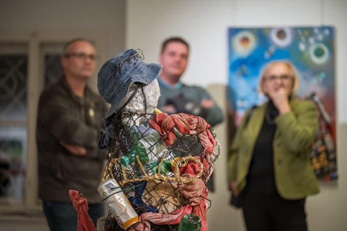 Regijska tematska razstava Gnoj je zlato, JSKD OI Ravne na Koroškem, 2025