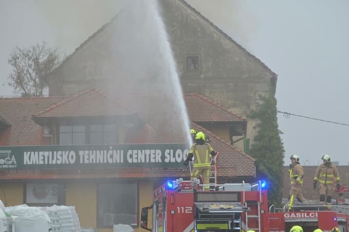 Župan Beltincev je ocenil, da je požar povzročil med 300.000 in 500.000 evrov škode.